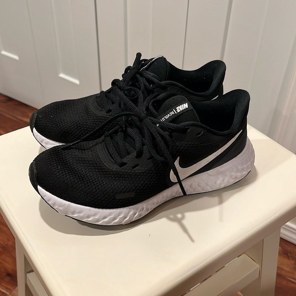 Nike Revolution 5